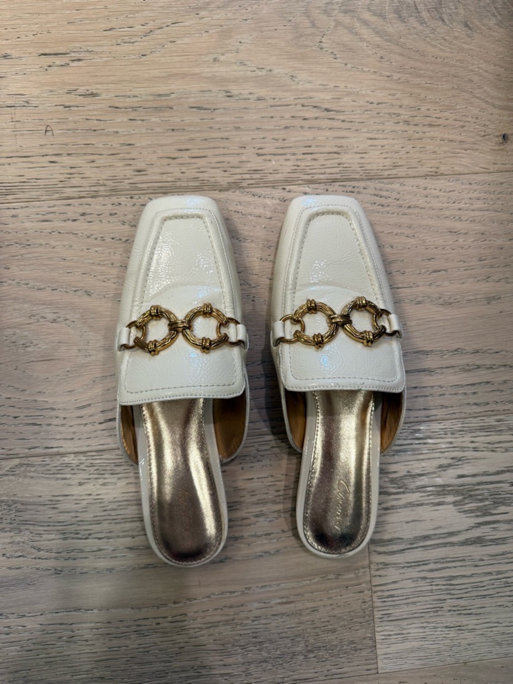 Circus/Sam Edelman Elegant Ivory Leather Slip-On Loafers with Gold Chain